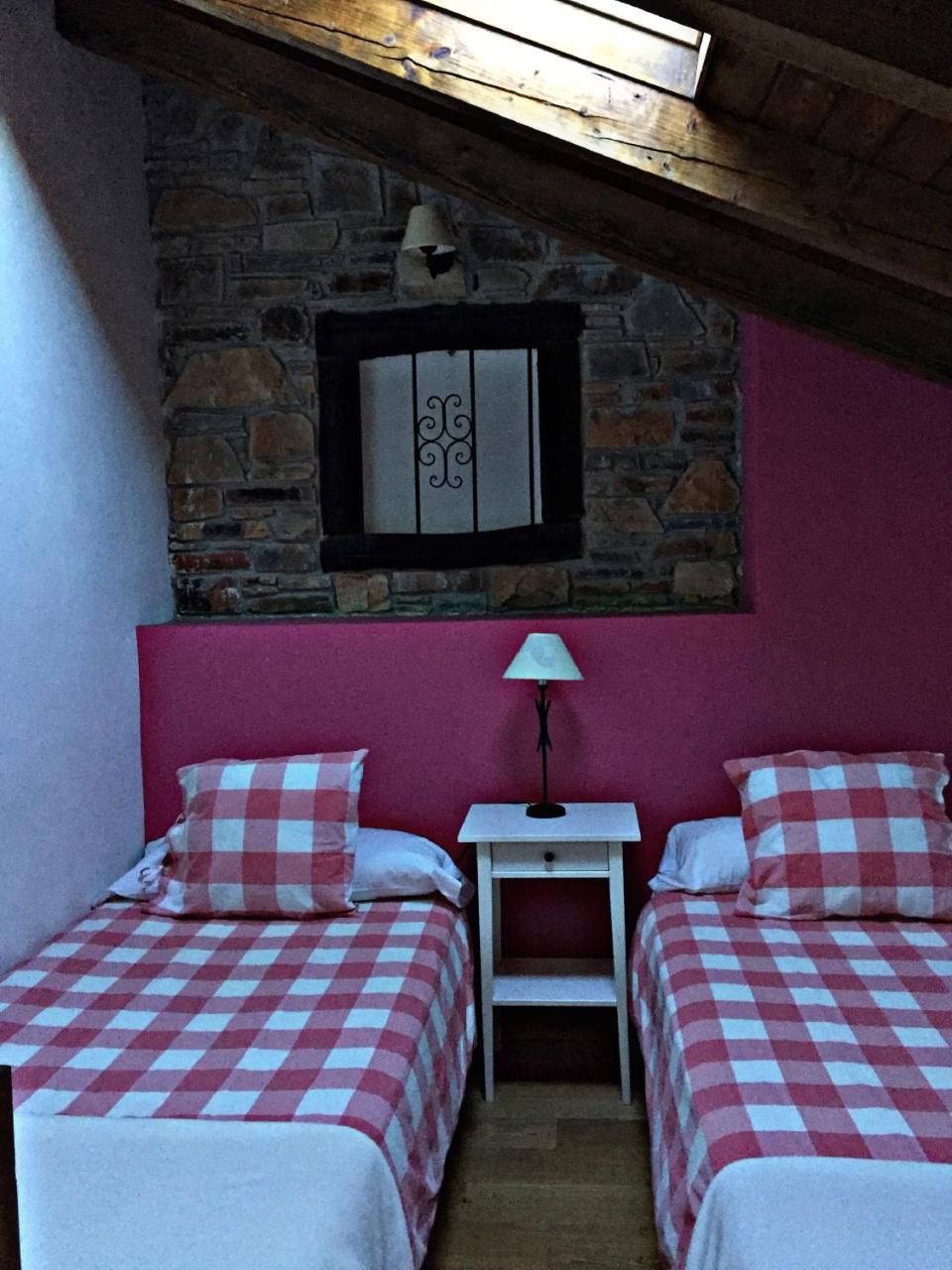 Hostal El Corral De Concejo Horcajuelo de la Sierra Exterior foto